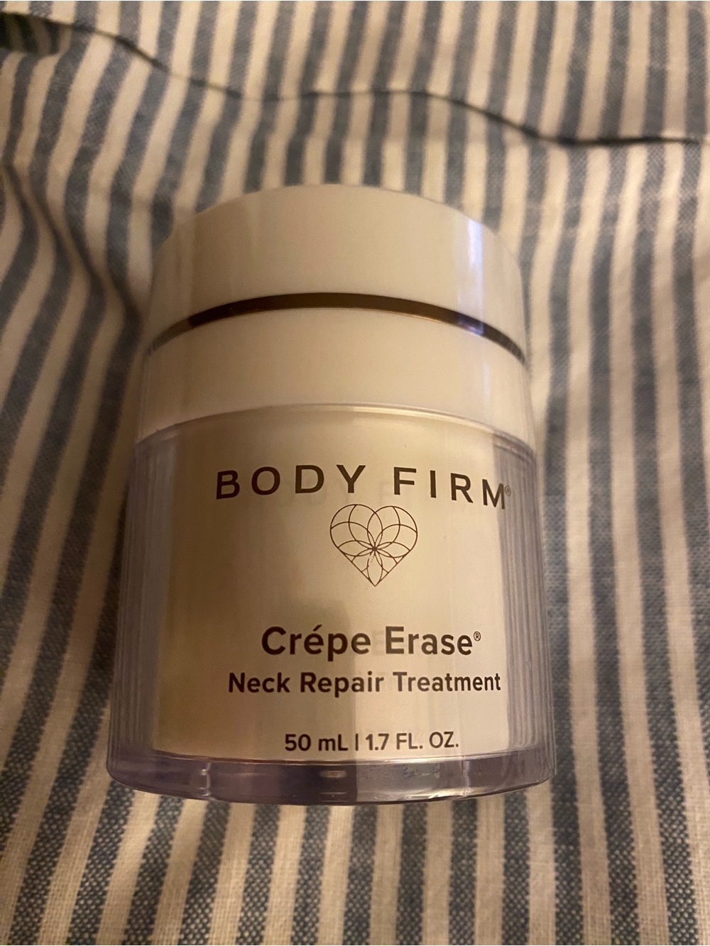 BODY FIRM Crêpe Erase Neck Repair Treatment — White
